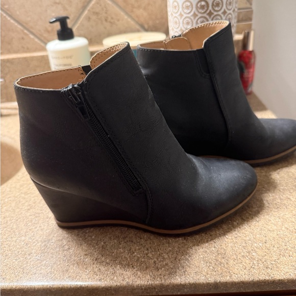 Soul by Naturalizer Black Ankle Boots - Picture 3 of 7